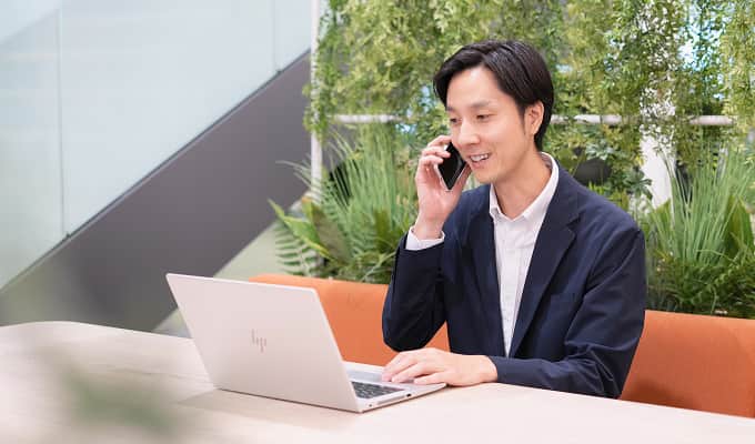 横に流れる画像 2