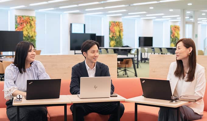 横に流れる画像 4