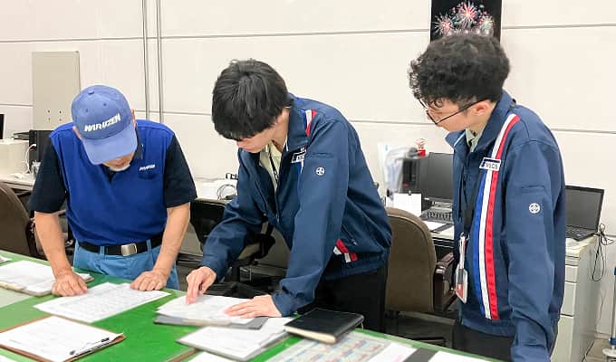 横に流れる画像 5