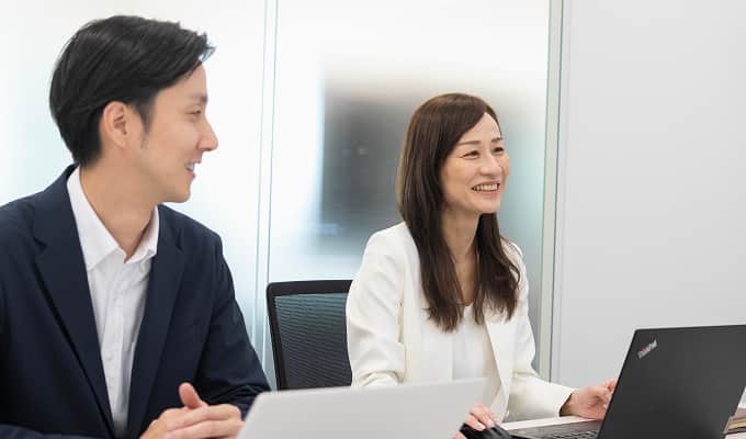 横に流れる画像 6